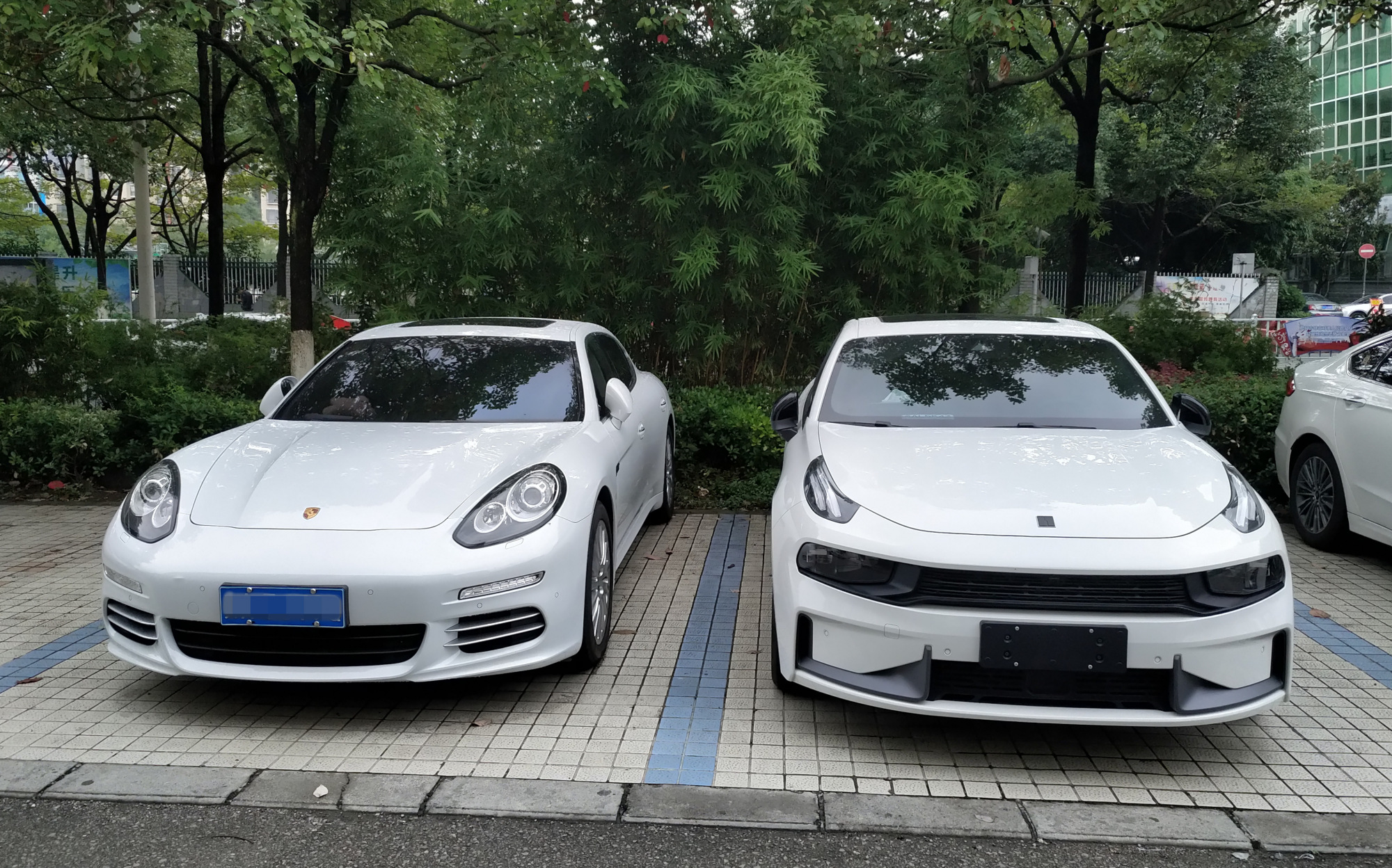 领克03偶遇帕拉梅拉,"小保时捷"名号可不是吹的