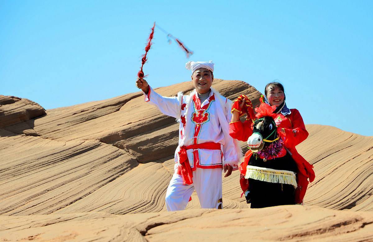 不得不佩服陕北人竟然创造了如此诙谐幽默的跑驴表演