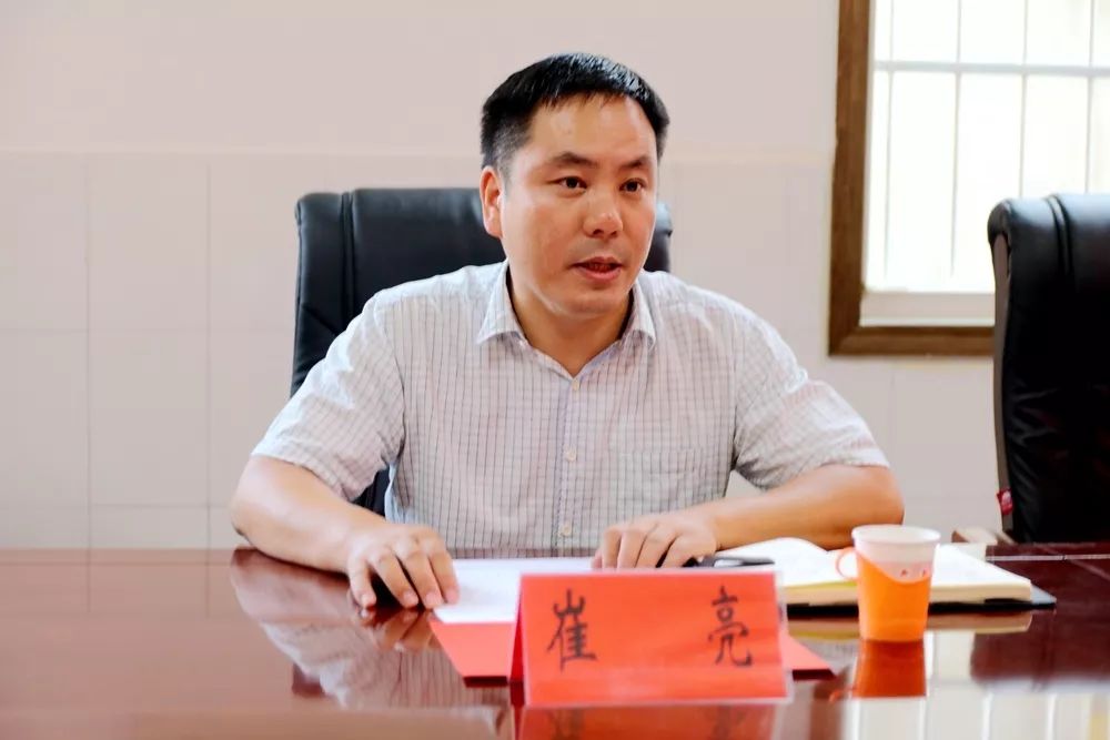 镇党委副书记,镇长朱俊杰同志,党委副书记崔亮同志,政协委员赵建厚