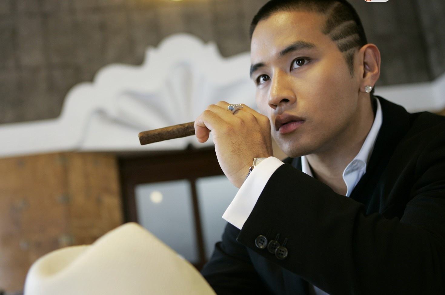 娱乐圈最"狠"封杀令,这个明星被拒绝再踏入本国国土!_刘承俊