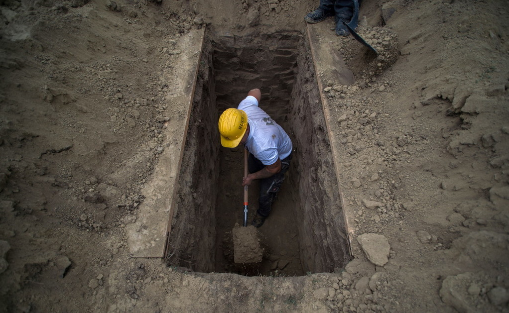 匈牙利挖坟大赛:为掘墓人扬名 吸引年轻人从业