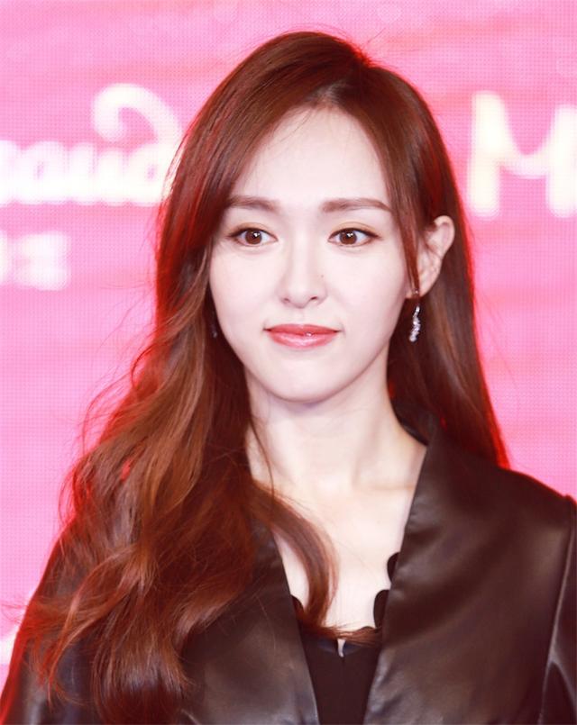 这是破尿酸打多了唐嫣出席活动的近照曝光看到正脸网友凌乱了