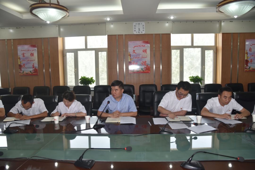 活动开始,县委办公室主任李天虎作动员讲话,要求全体干部职工积极投身