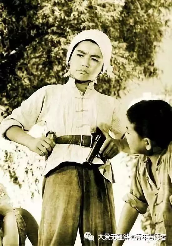 《小兵张嘎》这部影片主要描写了抗日战争时期,生活在冀中白洋淀的小