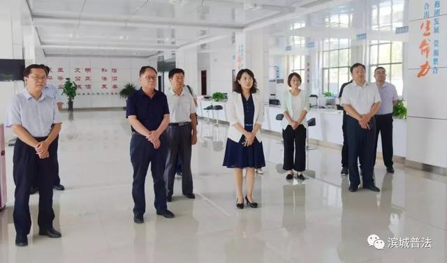 9月5日,省司法厅普法与依法治理处副处长侯秀贞一行
