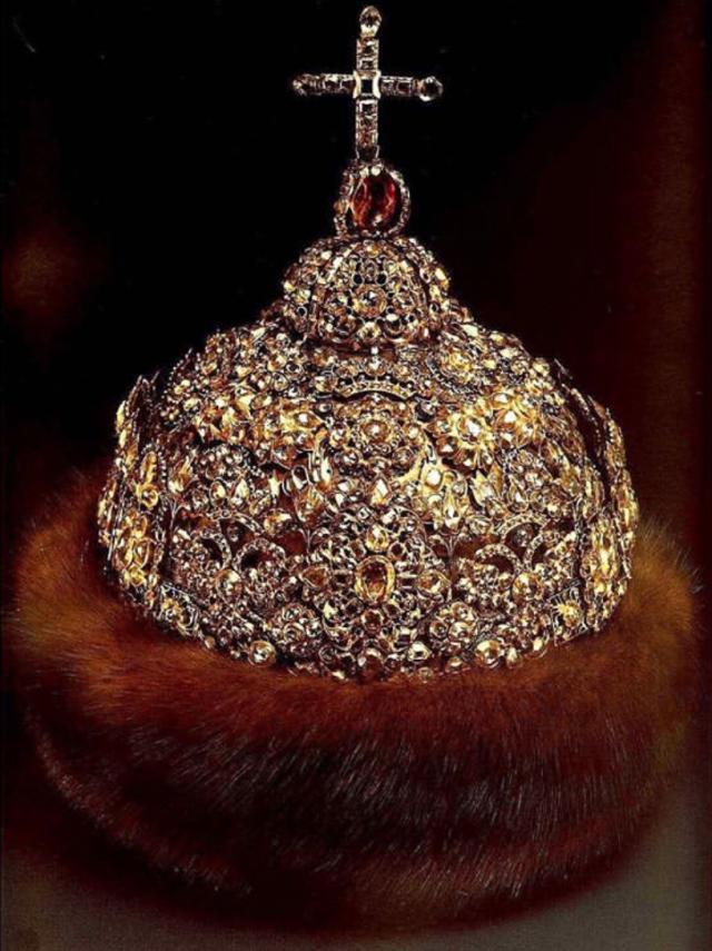 权利与王权的象征俄罗斯最有名的九顶王冠