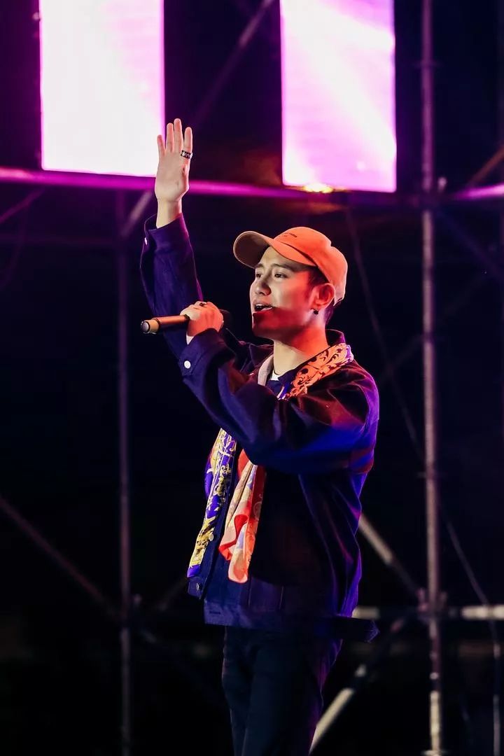 昨晚万人音乐轰趴点燃珠江新城的夜空