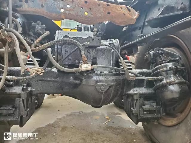 据说当年在内蒙一直运煤上世纪80年代国内引进的美国马克r系牵引车