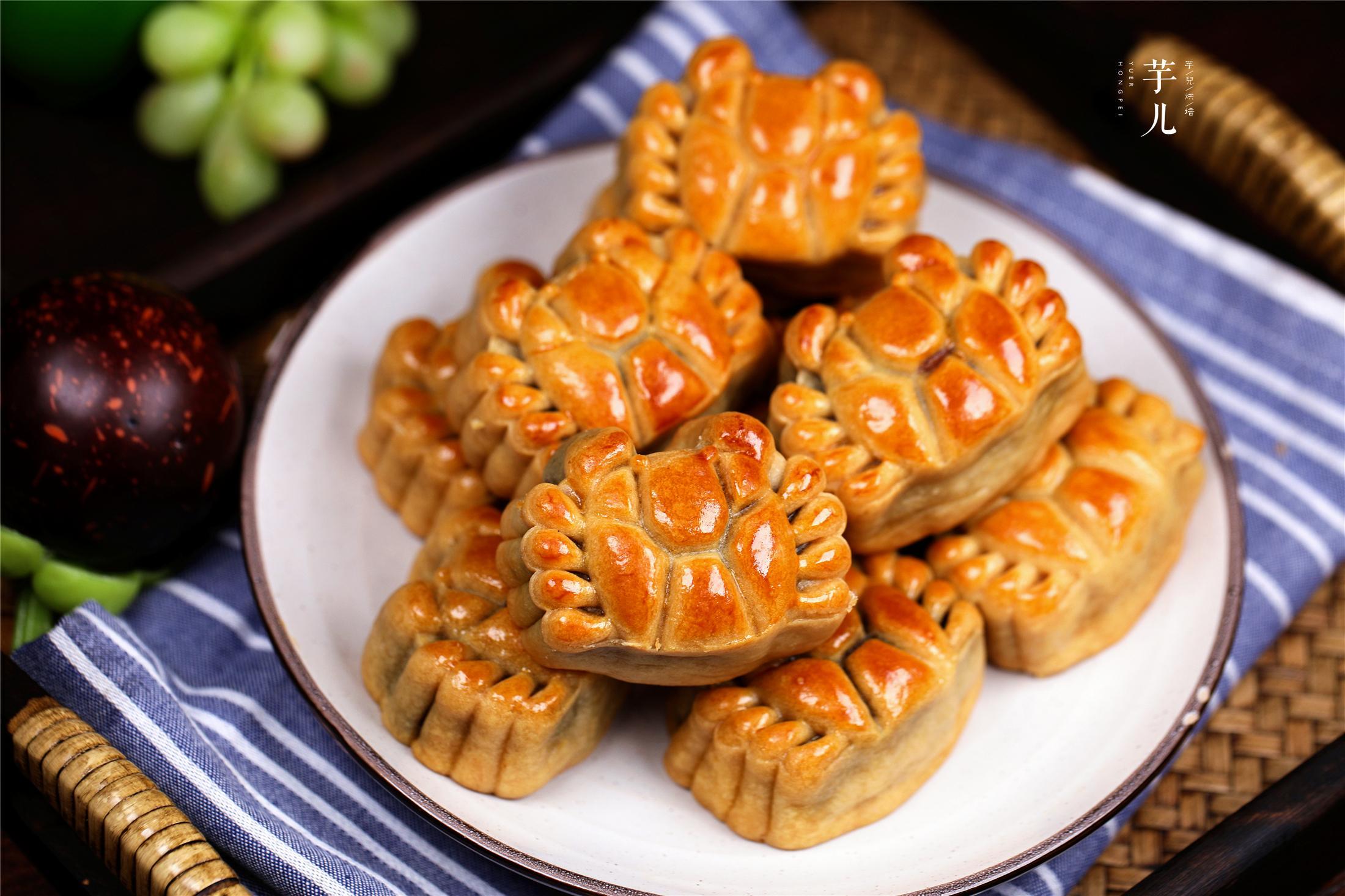 今天就给大家分享一款超级可爱又美味的"螃蟹月饼",这款月饼在美食圈