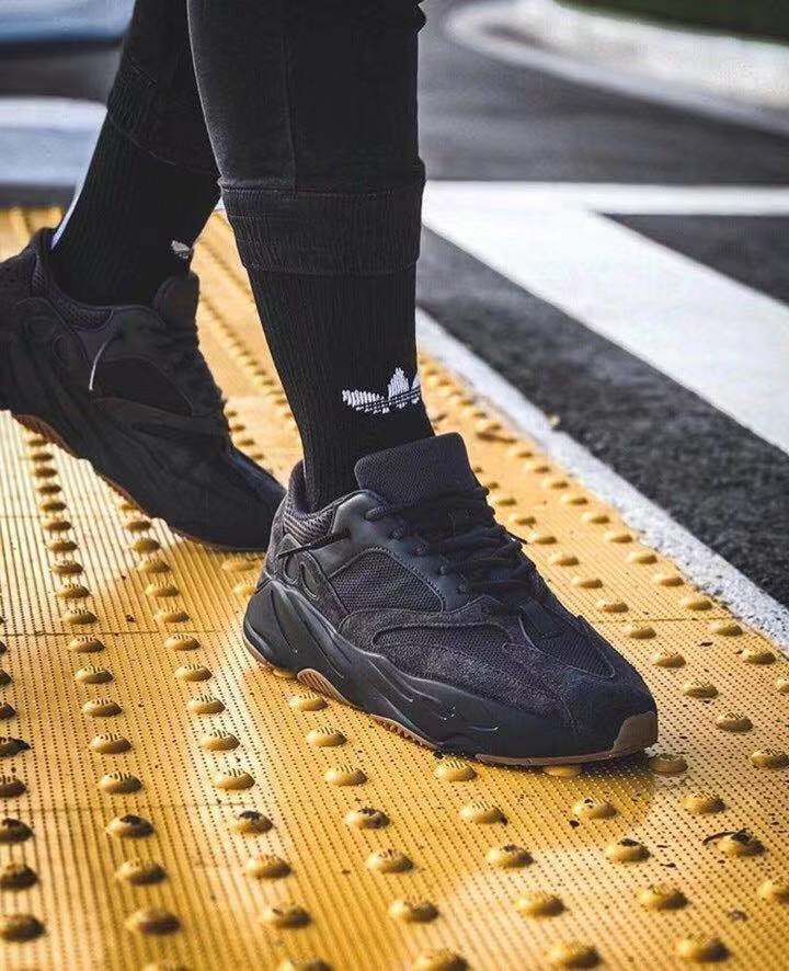 yeezy boost 700 "utility black" 零点抢!