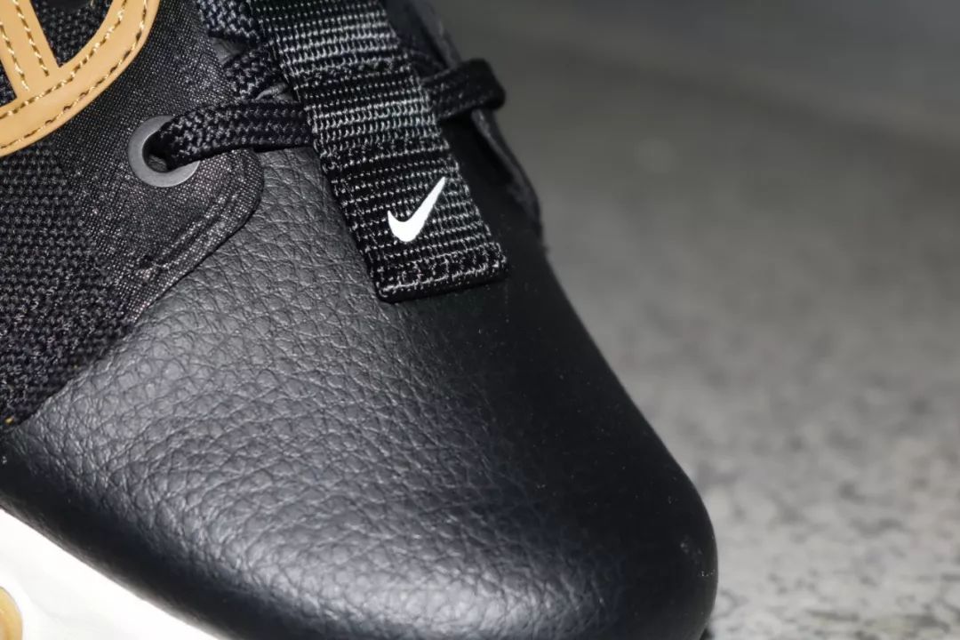 成都deal发售9月8日多重质感的拼接鞋面nikethe10th