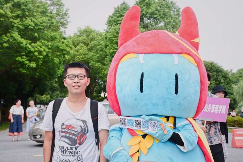 遇见苏科大今天你和芯团合照了吗