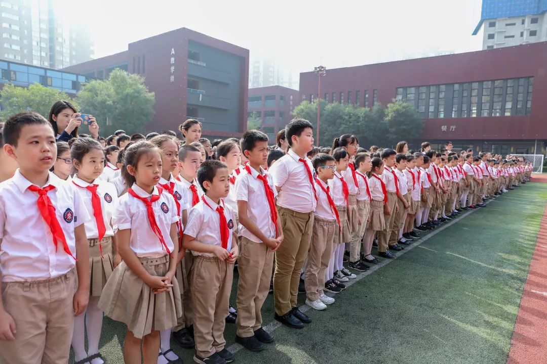 新学期新目标我和祖国共成长t曲江二小举行开学典礼
