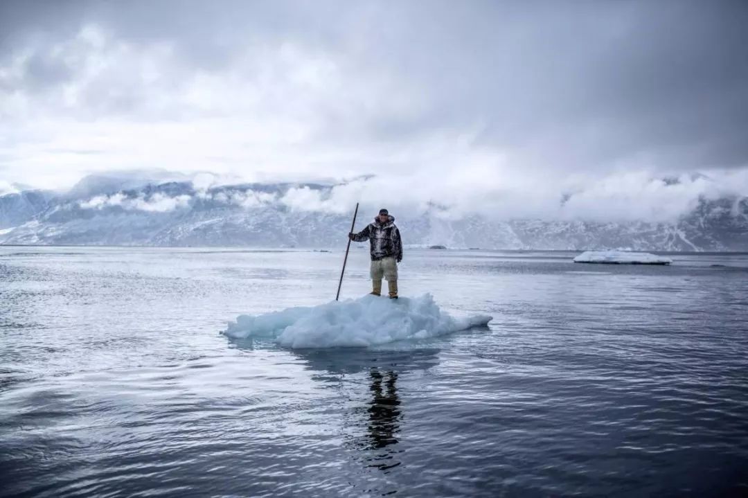 让人如履薄冰都可能在我这里形成伟人和罪人我是教师每天都在神圣与