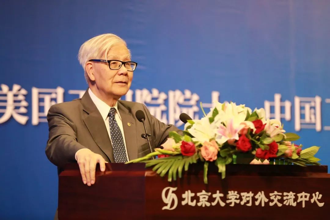 主讲人简介9月6日晚,美国工程院院士,著名的桥梁专家邓文中院士在北京