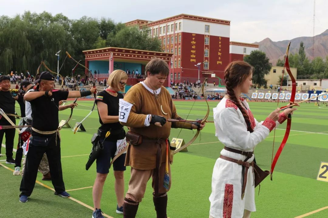 团结·五彩神箭杯"第五届中国青海国际民族传统射箭精英赛开幕_尖扎