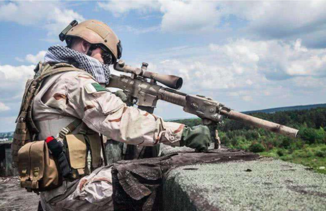 中东传奇狙击手!一人一枪守一城,结果却惨死在记者镜头下_穆萨