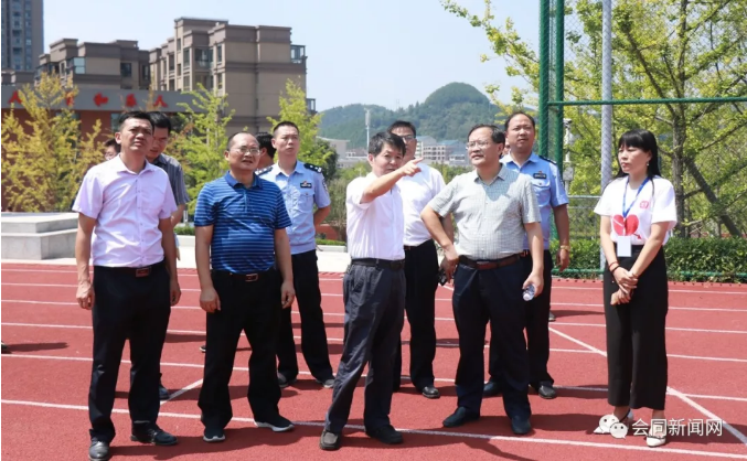 杨陵俐带队检查督办新学期校园安全工作