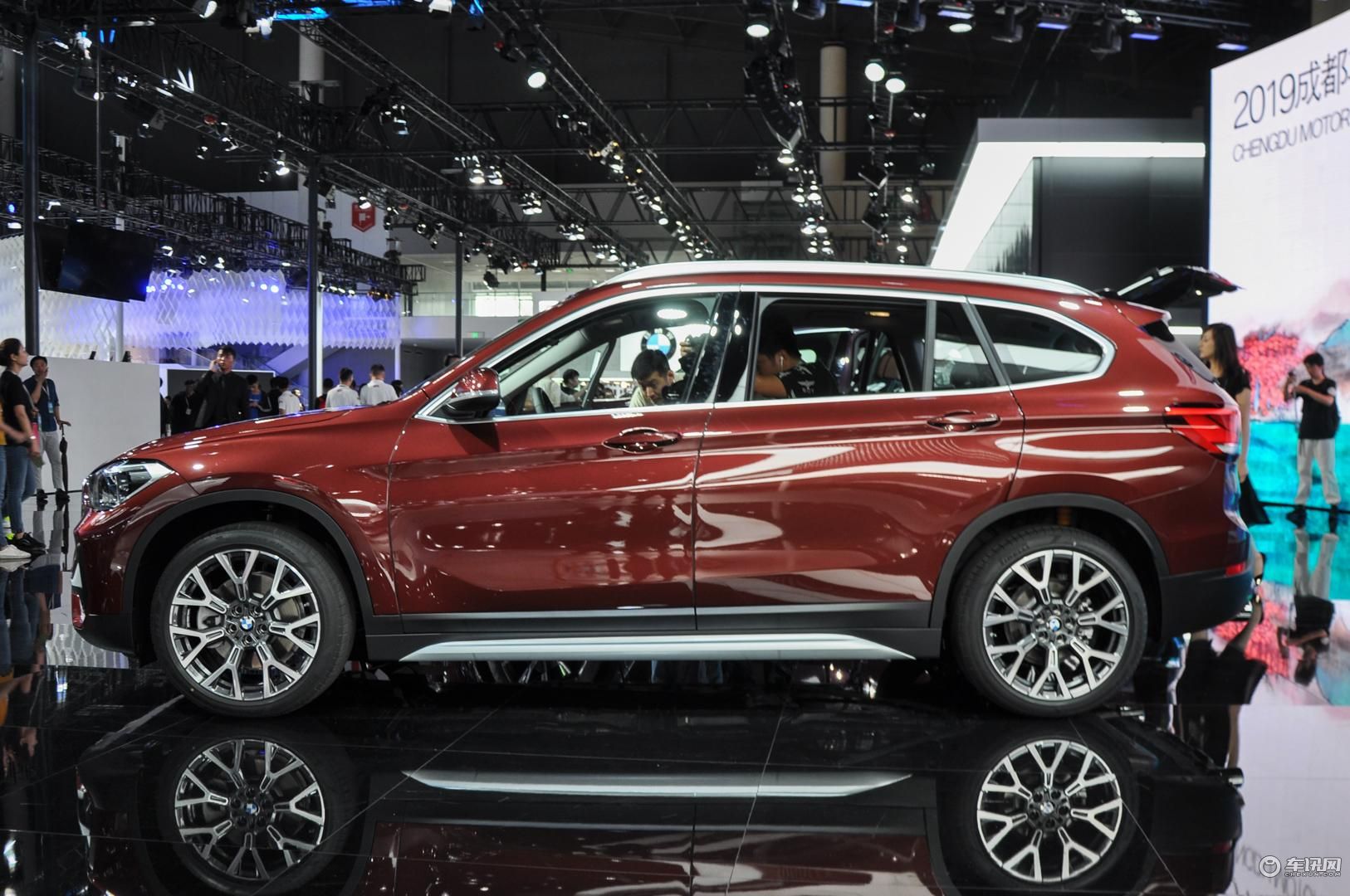 2019成都车展 | 全新家族化设计加持 图解新款宝马x1