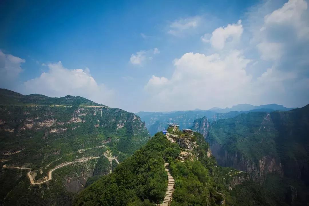 峡景区集雄,奇,险,秀于一身,融历史文化与自然风光为一体,拥有"大峡谷
