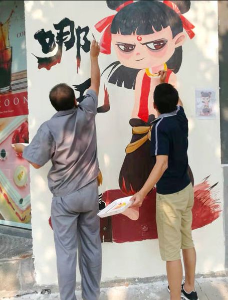 哪吒抢镜】7日,天津阳光100社区举办"绿色家园 美在阳光"墙绘艺术活动