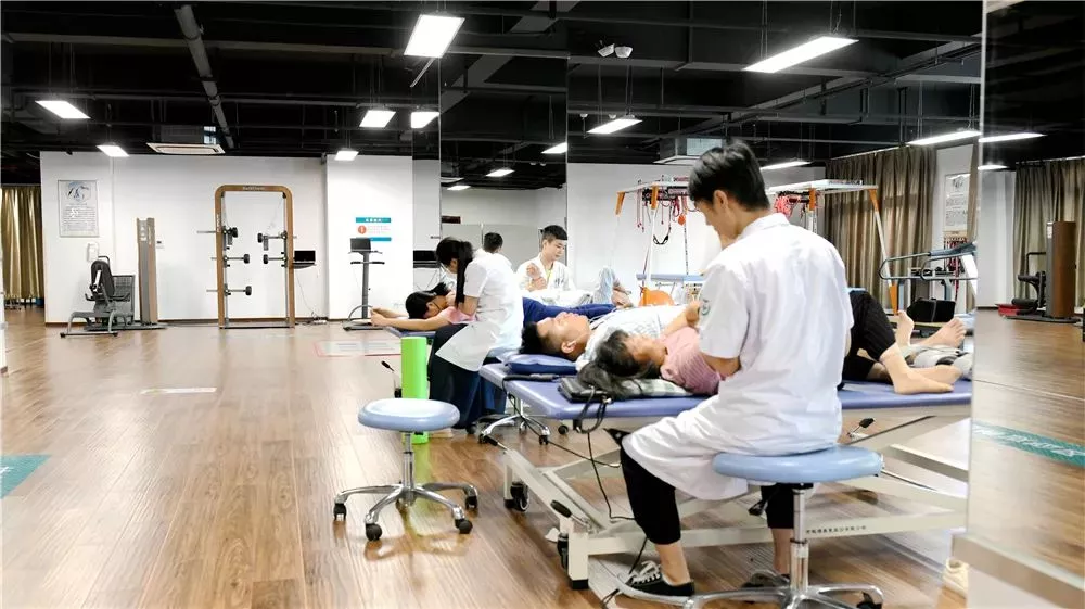运动损伤、骨折后也在康复,却没好转?专家提醒:科学的个体化运动康复很关键_治疗