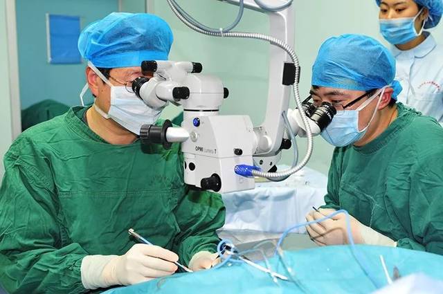 我州第一位医学博士,荣誉加身无论职务如何变化,却一直坚守…_李拓