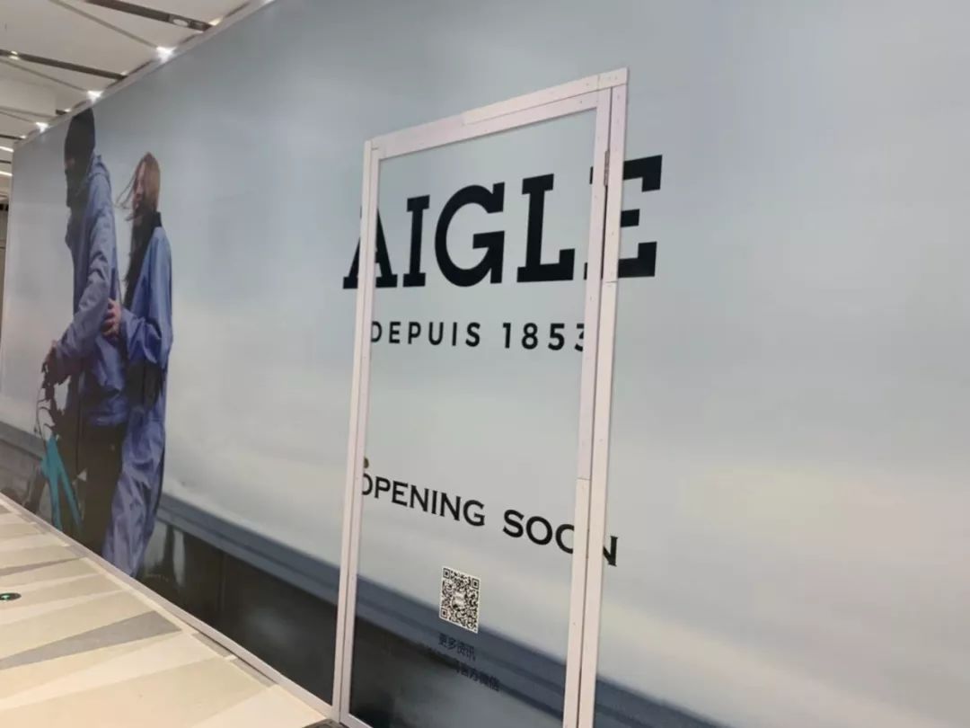 新鸿基徐家汇国贸汇70张围挡图诠释宇宙级招商实力