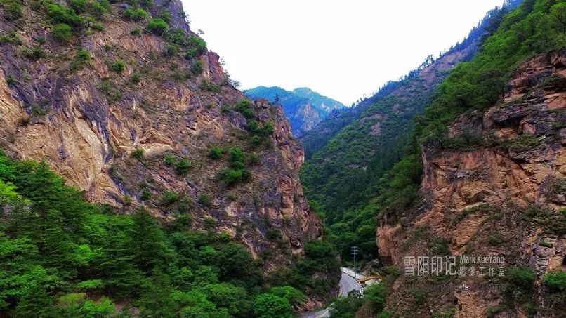 腊子口,甘肃南部,甘南藏族自治州迭部县东北,两峰底