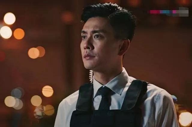 靠脸吃饭的实力派黄宗泽新剧热播焦点竟全在粤语上