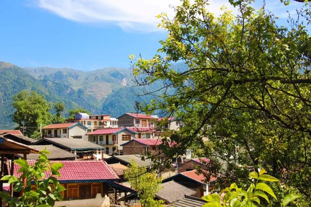 李亚锟 摄在生态文明小康村建设进程中,舟曲县围绕发展乡村旅游产业