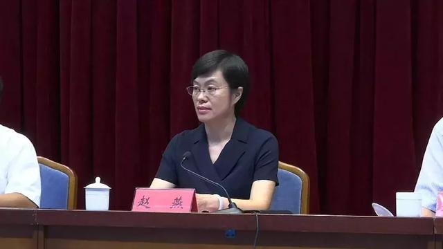 区委副书记,区长赵燕在主持讲话中要求:各级各部门要认真学习领会会议