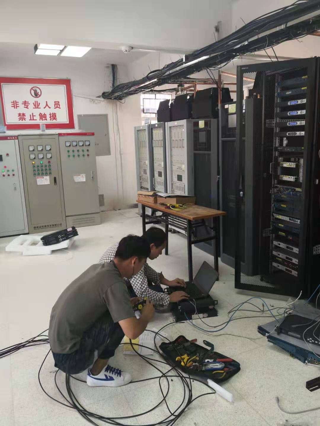 监控与预警系统设备安装完成,测试正常并通过验收,北山转播台发射机房