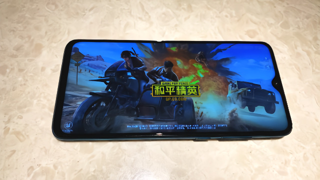 小米rdeminote8pro手机打和平精英真能吃鸡