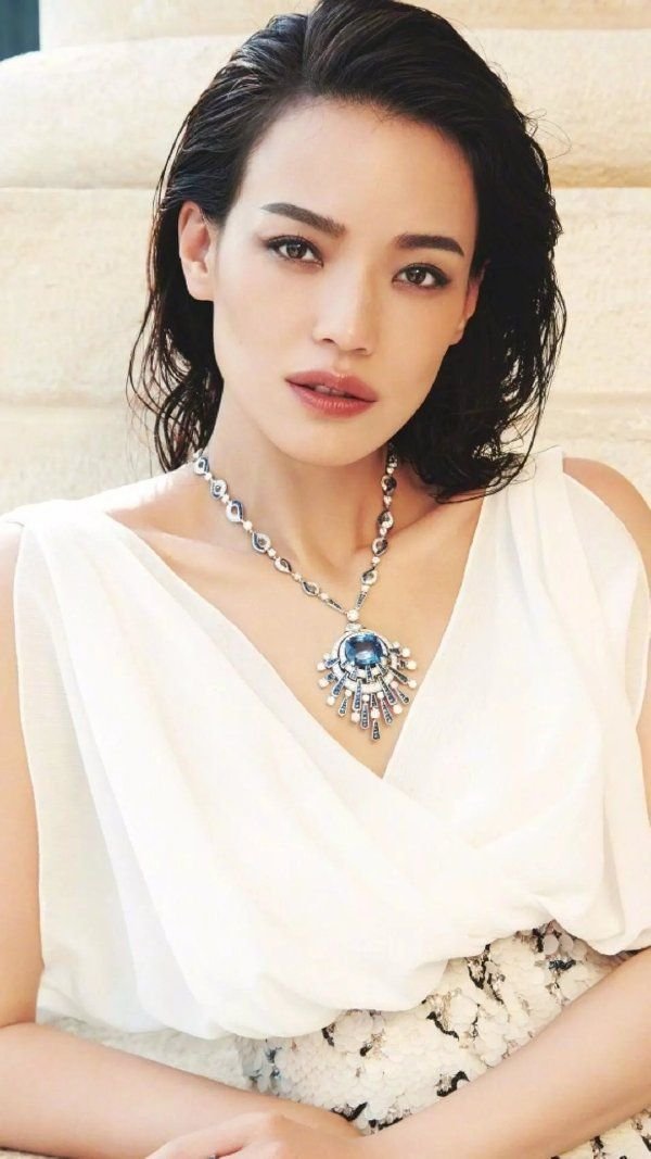 提起大嘴巴性感女星,咖喱第一个想到的就是"舒淇",模特出身的她,不仅