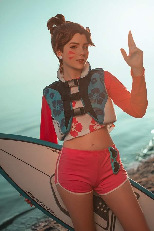 萌妹cos守望先锋破浪者dva穿泳衣持水枪俏皮可爱