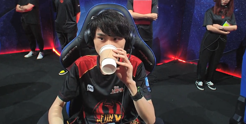 职业选手到底多有钱doinb决赛戴的手表全球限量8支价值百万