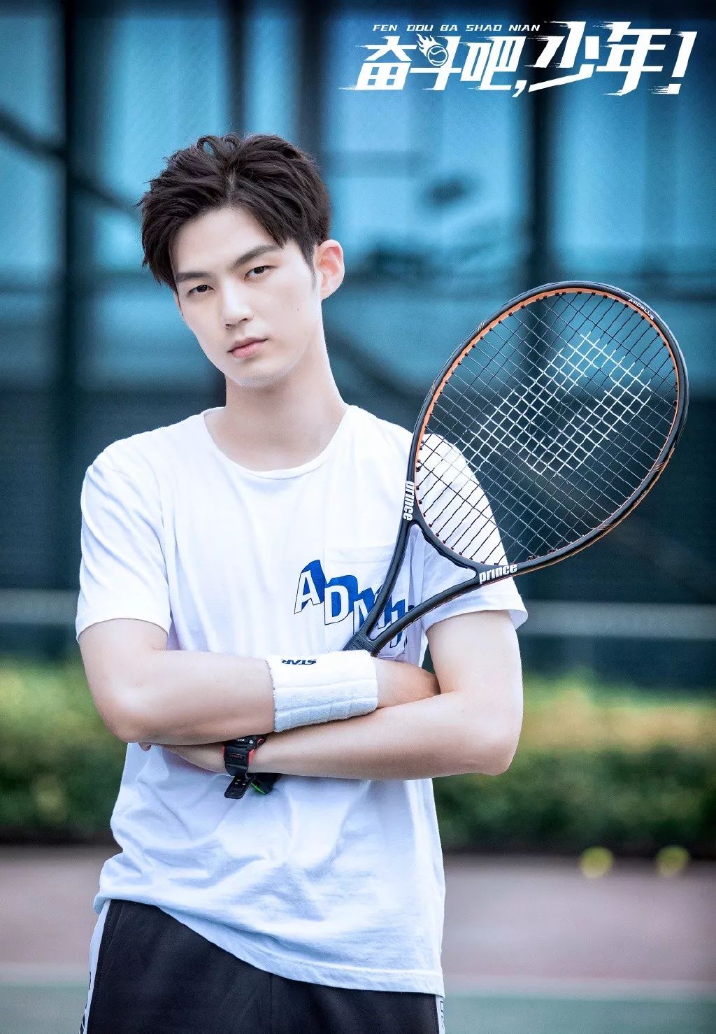 在电视剧《奋斗吧,少年》中,董力饰演了一名网球少年乔晨.