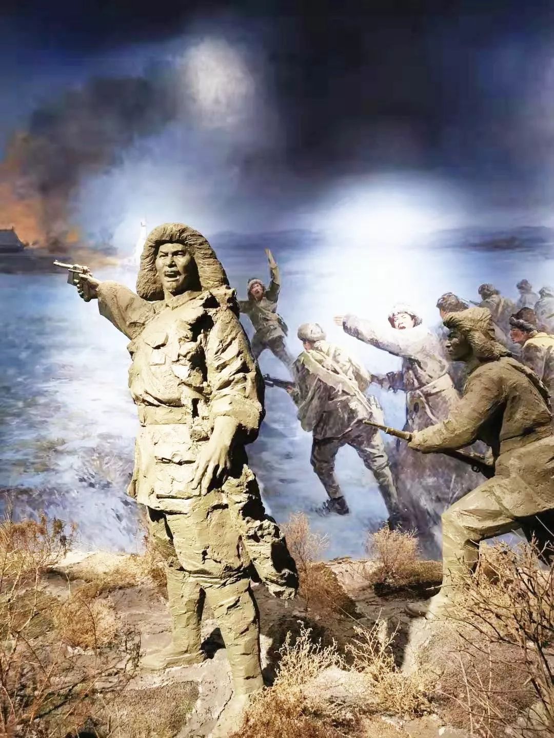 五原抗战纪念馆,用大量雕塑再现了傅作义将军带领广大绥远子弟兵不惜