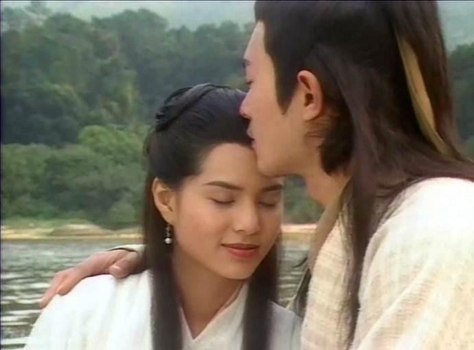 杨过的初吻算是给了完颜萍,也开化了他的感情,等再次见到小龙女的时候