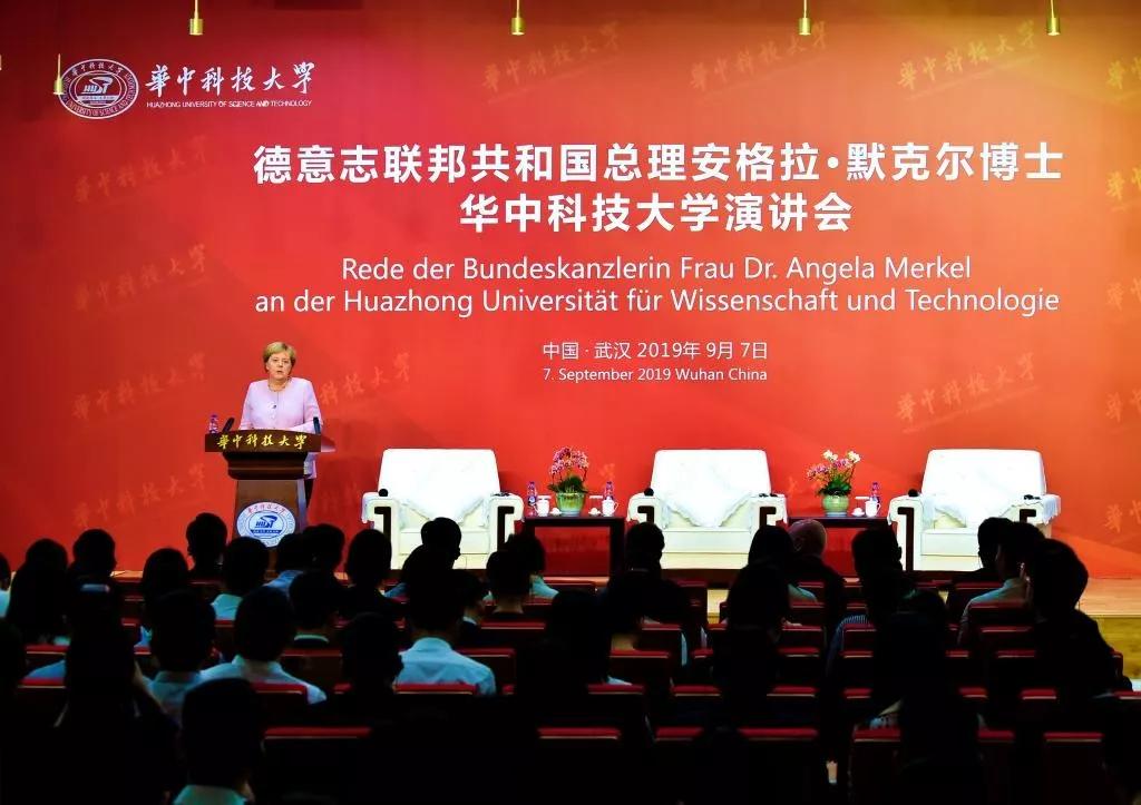 对华中科技大学的杰出校友如数家珍,比如创立了灰色系统理论的邓聚龙