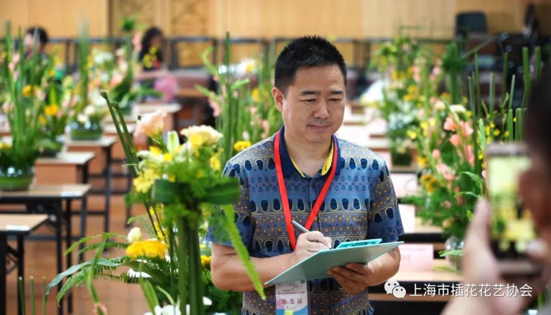 项一鸣,王志东大师等七位评委逐件评分和电脑计分排序,上海市插花花艺