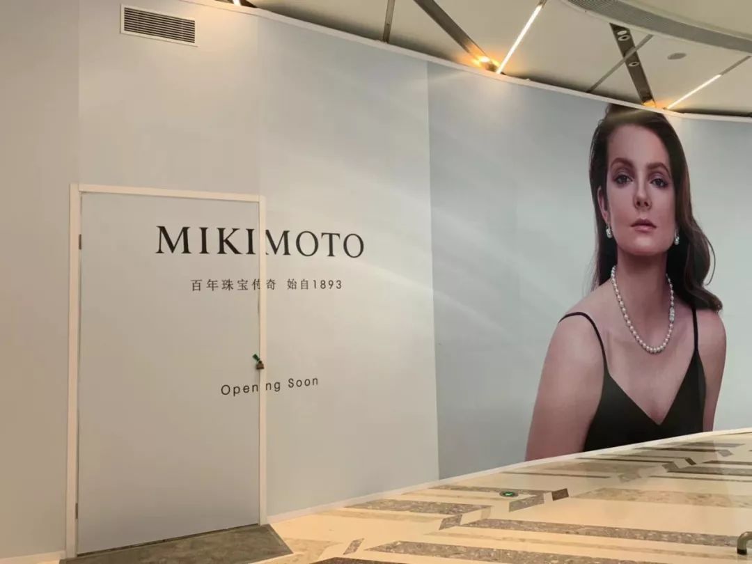 新鸿基徐家汇国贸汇70张围挡图诠释宇宙级招商实力