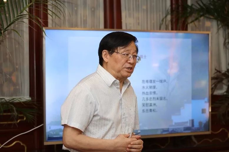 田麦久分享作品一剪梅·颂公安战士文/田麦久万户桃红柳戏莺,翁弈童欢