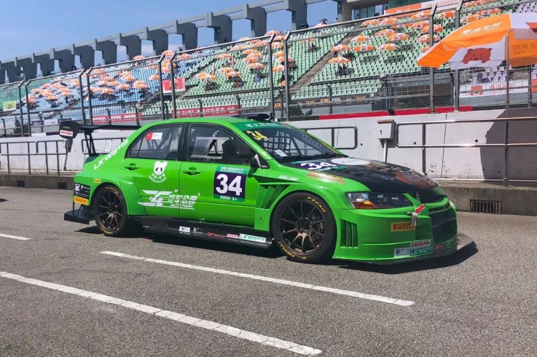 拥有11台三菱evo9的人生赢家买那么多台就是为了搭配不同的轮毂