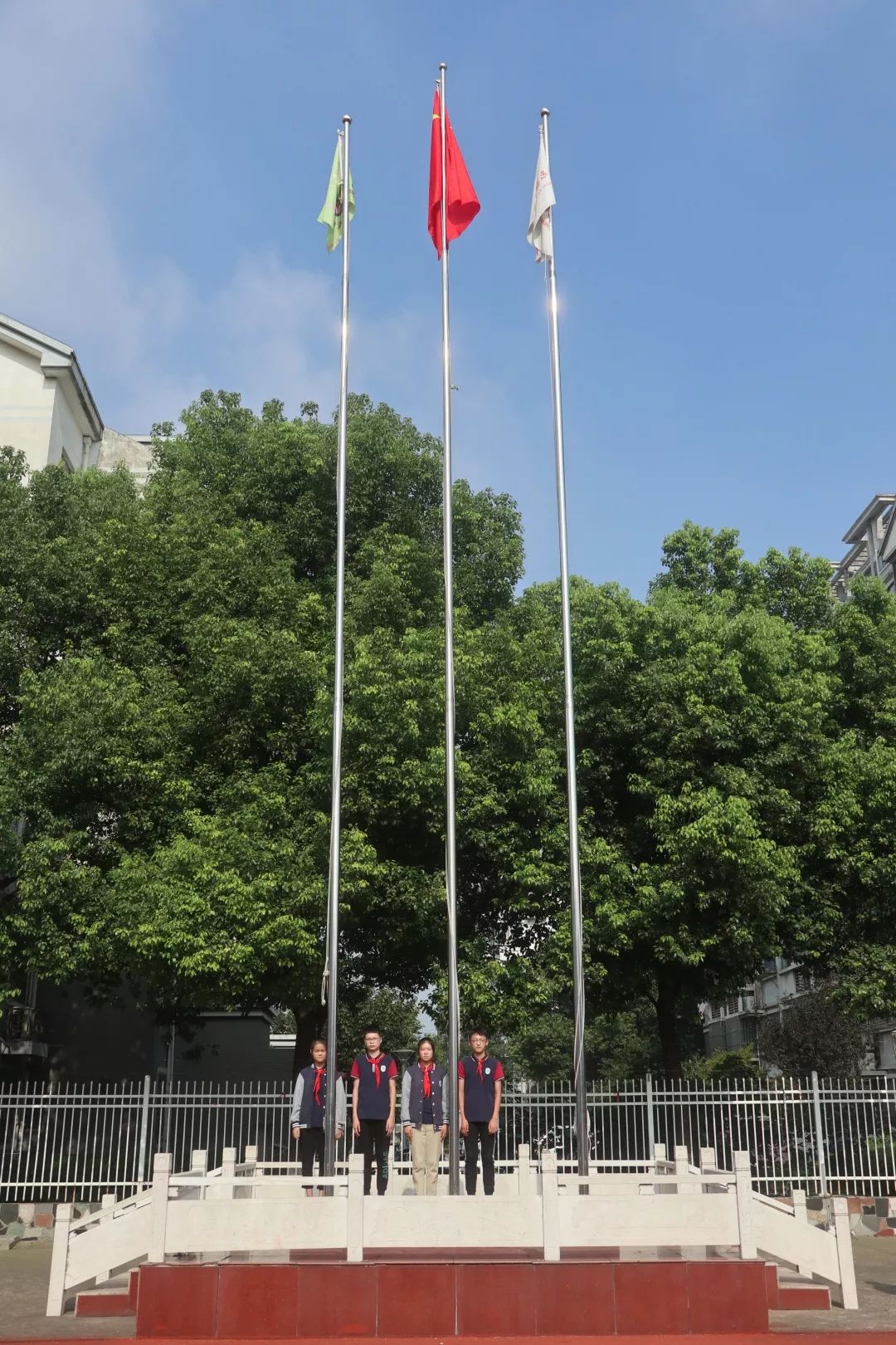 社会尊师重教教师回报社会记凤翔实验学校庆祝第35个教师节暨成依爱心