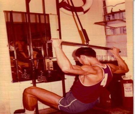 老一辈的很多球员都也有着不错的肌肉线条,比如我们曾经的战神刘玉栋!