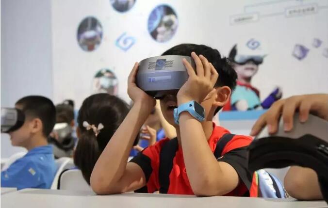 "vr多维课堂",vr教育旗下自主研发的这就是崂山企业智海云天在教室