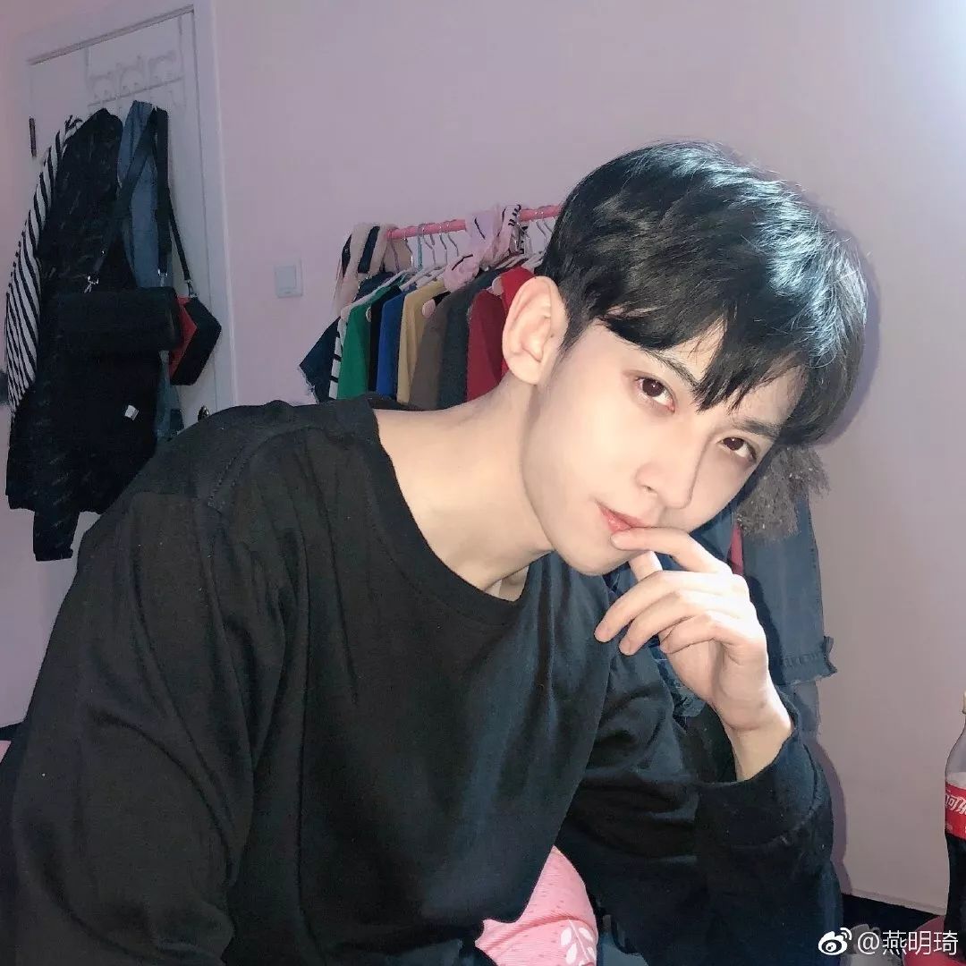 军训小哥神仙颜值走红网络!开学季抖音又藏着多少素人帅哥?_弟弟