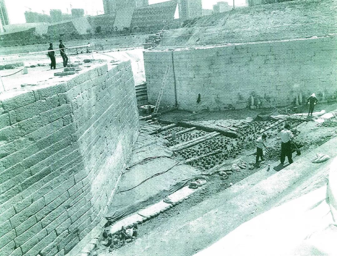 板闸遗址发掘现场板闸社区主任傅恒斌作为一名老板闸人,1984开始就在